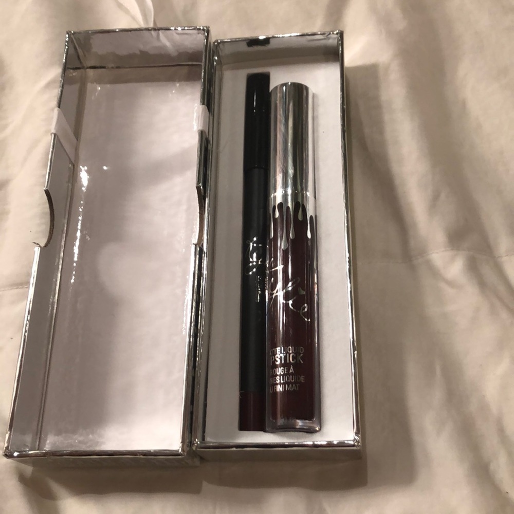 Kylie Cosmetics matte liquid lip in Vixen